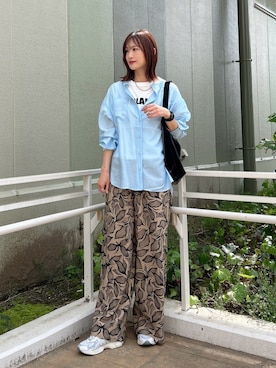 「ITEMS URBANRESEARCH（アイテムズ アーバンリサーチ）のシアーバンドカラーシャツ（シャツ/ブラウス、ブルー系）」を使った、ERIKAさん（レディース・161cm）の春コーディネート