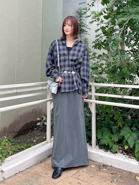 「アイテム（スリッポン）」を使った、ERIKAさん（レディース・161cm）の秋コーディネート