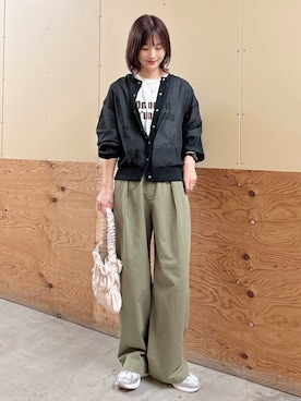 「ITEMS URBANRESEARCH（アイテムズ アーバンリサーチ）のアイテム（チノパンツ）」を使った、ERIKAさん（レディース・161cm）の秋コーディネート