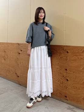 「ITEMS URBANRESEARCH（アイテムズ アーバンリサーチ）のコットンレーススカート（スカート、ホワイト系）」を使った、ERIKAさん（レディース・161cm）の秋コーディネート