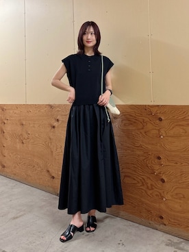 「ITEMS URBANRESEARCH（アイテムズ アーバンリサーチ）の『洗濯可』ポロニットドッキングワンピース（ワンピース、ブラック系）」を使った、ERIKAさん（レディース・161cm）の夏コーディネート