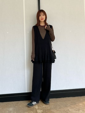 「URBAN RESEARCH Sonny Label（アーバンリサーチサニーレーベル）のフリルチュニックベスト パンツSET（ニット/セーター、ブラック系）」を使った、ERIKAさん（レディース・161cm）の春コーディネート