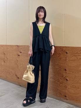 「URBAN RESEARCH Sonny Label（アーバンリサーチサニーレーベル）のペプラムフリルアソートオールインワン（つなぎ/オールインワン、ブラック系）」を使った、ERIKAさん（レディース・161cm）の夏コーディネート