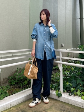 「URBAN RESEARCH（アーバンリサーチ）のシアーデニムシャツ（シャツ/ブラウス、ブルー系）」を使った、ERIKAさん（レディース・161cm）の秋コーディネート