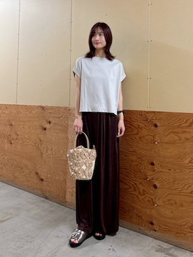 「URBAN RESEARCH DOORS（アーバンリサーチドアーズ）の『UR TECH』サマシェアバックタックコクーンプルオーバー｜UVカット/日除け/接触冷感/抗菌防臭/Tシャツ（Tシャツ/カットソー、グレー系）」を使った、ERIKAさん（レディース・161cm）の夏コーディネート