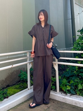 「ITEMS URBANRESEARCH（アイテムズ アーバンリサーチ）のイージーワイドパンツ（その他パンツ、ブラウン系）」を使った、ERIKAさん（レディース・161cm）の夏コーディネート