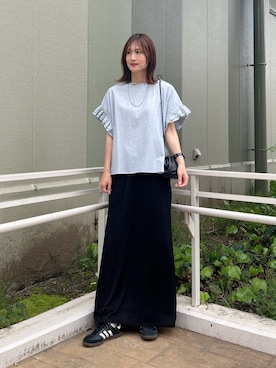 「KBF（ケイビーエフ）のシャイニーイージースカート（スカート、ブラック系）」を使った、ERIKAさん（レディース・161cm）の春コーディネート