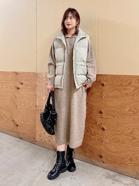 「アイテム（ダウンベスト）」を使った、ERIKAさん（レディース・161cm）の秋コーディネート