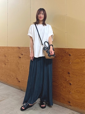 「URBAN RESEARCH DOORS（アーバンリサーチドアーズ）の袖ギャザーワイドプルオーバー（Tシャツ/カットソー、ホワイト系）」を使った、ERIKAさん（レディース・161cm）の夏コーディネート