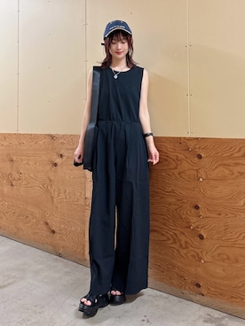 「URBAN RESEARCH（アーバンリサーチ）の『吸水速乾/UVカット』『別注』THOUSAND MILE×URBAN RESEARCH　SLEEVELESS ALL IN ONE（つなぎ/オールインワン、ブラック系）」を使った、ERIKAさん（レディース・161cm）の夏コーディネート