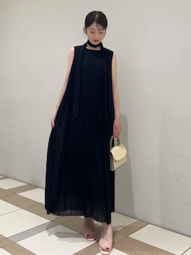 「anuans（アニュアンス）のランダムプリーツシアーロングワンピース（ワンピース、ブルー系）」を使った、ánuansさん（レディース・162cm）の夏コーディネート