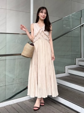 「anuans（アニュアンス）のプリーツリンクルワンピース（ワンピース、ベージュ系）」を使った、ánuansさん（レディース・162cm）の夏コーディネート