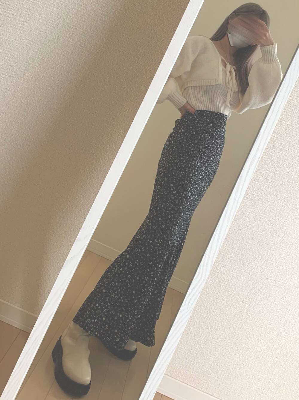 「休日スタイル、低身長コーデ、シンプルスタイル、オトナカワイイ、GRL、マーメイドスカート、低身長、低身長女子、150cm、150cmコーデ、ニット」｜「GRLのグロップド丈カーディガンXキャミソールニットアンサンブル［gf28］アイボリー　サイズS  ¥2499（カーディガン/ボレロ、ホワイト系）」を使った、ばにら🐰🔥さん（レディース・150cm）の冬コーディネートの1枚目の写真