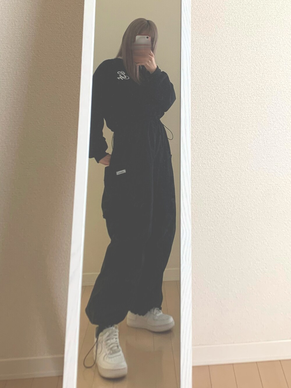 「GRL、neos、AIR FORCE 1、NIKE、カーゴパンツ、休日コーデ、150cm、150cmコーデ、低身長、低身長コーデ、低身長女子」｜「NIKEのナイキ エア フォース 1 セージ LOW ウィメンズシューズ / Nike Air Force 1 Sage Low Women's Shoes AR5339-100 White（スニーカー、ホワイト系）」を使った、ばにら🐰🔥さん（レディース・150cm）の冬コーディネートの1枚目の写真