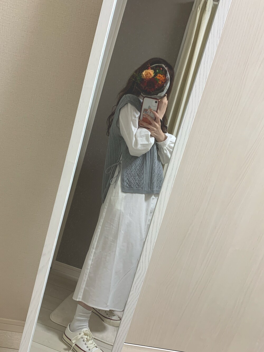 「低身長、低身長コーデ、低身長女子、モノトーン、GUコーデ、GRL、GU、花」｜「GUのアイテム（ニット/セーター、グレー系）」を使った、ばにら🐰🔥さん（レディース・150cm）の秋コーディネートの1枚目の写真