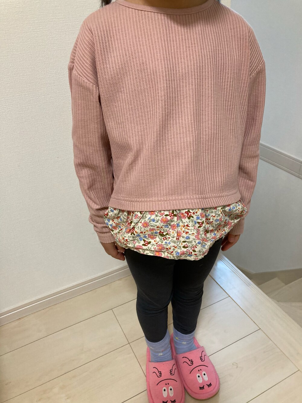 「キッズコーデ、年中」｜「pairmanonの【もっちりワッフル】ダブルフリル バック切り替えカットソー（Tシャツ/カットソー、ピンク系）」を使った、sari0506さん（キッズ・110cm）の秋コーディネートの1枚目の写真
