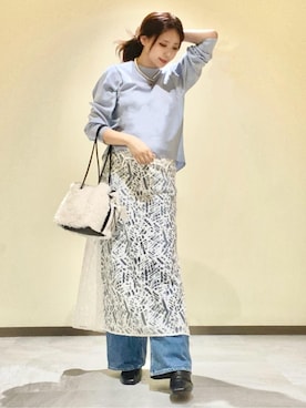 「INDIVI（インディヴィ）の【洗える／選べる8色】トーンアップニット（ニット/セーター、ブルー系）」を使った、ayaさん（レディース・170cm）の秋コーディネート