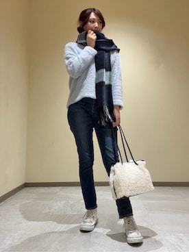 「INDIVI（インディヴィ）の【通年活躍！褒められデニム】スキニー デニムパンツ（デニムパンツ、ブルー系）」を使った、ayaさん（レディース・170cm）の冬コーディネート