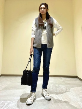 「INDIVI（インディヴィ）の【UVケア】プリントフォトロングTシャツ（Tシャツ/カットソー、ホワイト系）」を使った、ayaさん（レディース・170cm）の秋コーディネート