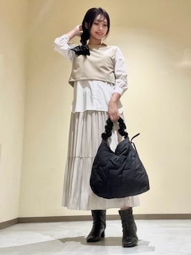 「INDIVI（インディヴィ）の【洗える／UVケア】レイヤード風デザイントップス（Tシャツ/カットソー、ベージュ系）」を使った、ayaさん（レディース・170cm）の冬コーディネート