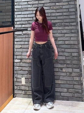 「PBLIM（ページボーイリム）の《UNISEX/３サイズ展開》ペインターバギデニム（デニムパンツ、ブラック系）」を使った、misakiさん（レディース・166cm）の春コーディネート