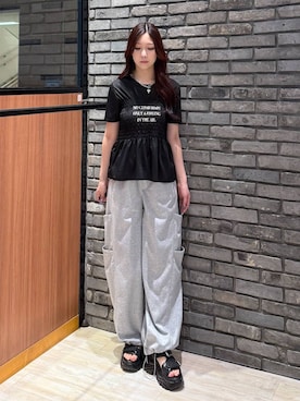 「PAGEBOY（ページボーイ）の≪S/M/Lの3サイズ展開≫ モードバックルスポサン（サンダル、ブラック系）」を使った、misakiさん（レディース・166cm）の夏コーディネート