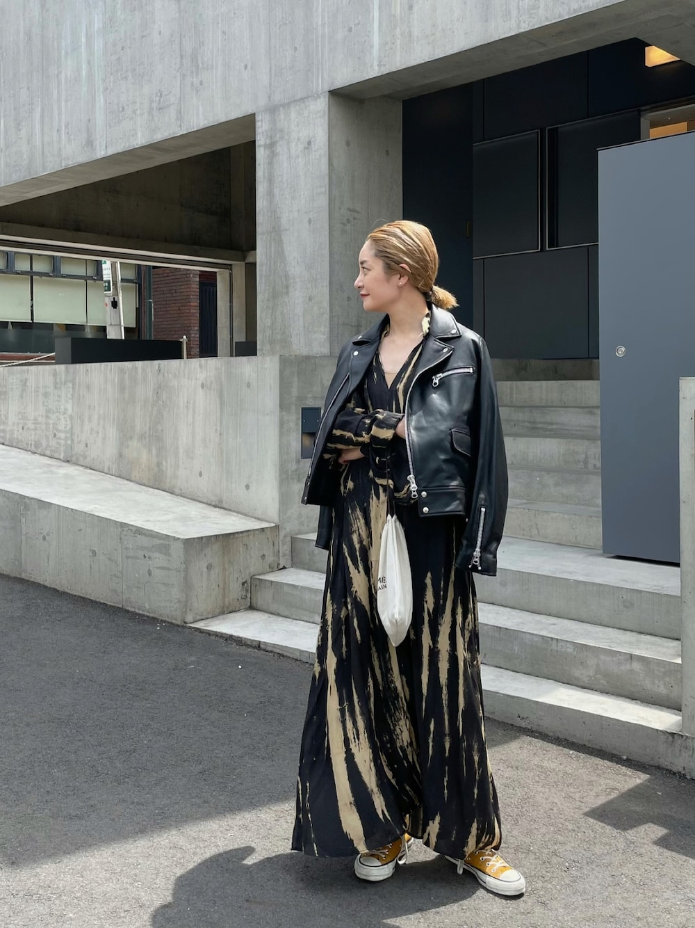 SHENERYのライダースジャケットを使った人気ファッション