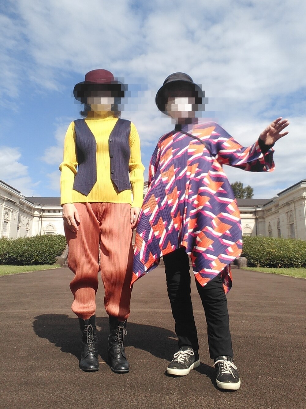 PLEATS PLEASEのベストを使った人気ファッションコーディネート