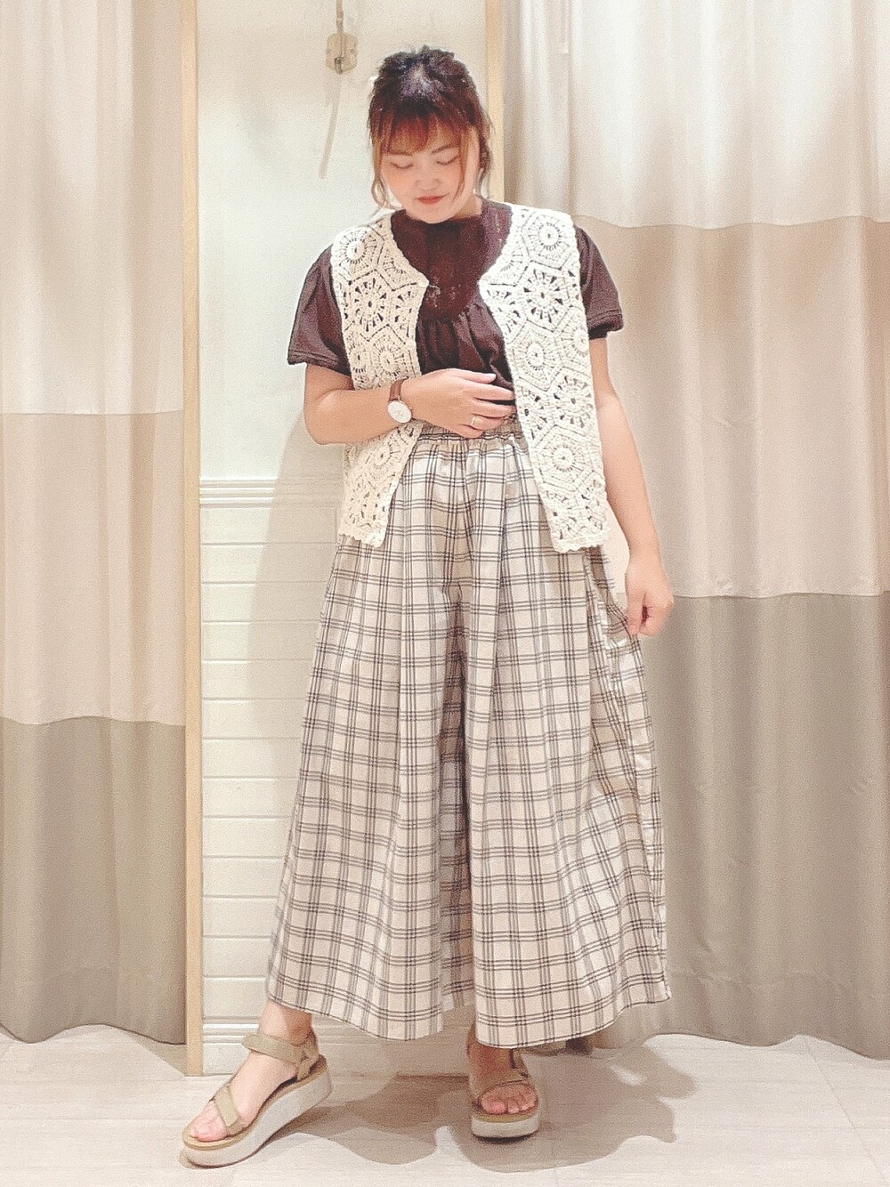 「大人カジュアル、ラクチンコーデ、ブラウス、ゆるコーデ、ベスト、ゆるパンツ、カジュアル、ナチュラル、ガーリー、SM2、Samansa Mos2、サマンサ モスモス(Samansa Mos2)、SM2 keittio イオンタウン富士南店、おしゃれさんと繋がりたい、お洒落さんとつながりたい」｜「Samansa Mos2の切替レースブラウス（シャツ/ブラウス、ホワイト系）」を使った、🌷○° おまゆさん（レディース・163cm）の夏コーディネートの1枚目の写真