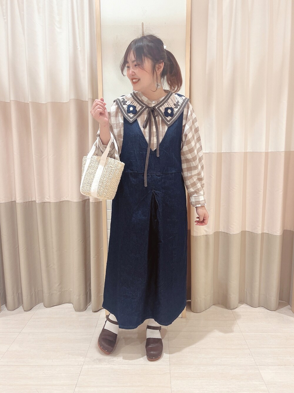 「春、おでかけコーデ、大人カジュアル、オトナカジュアル、デニムジャンスカ、ワンピース、デニム、SM2、Samansa Mos2、サマンサ モスモス(Samansa Mos2)、SM2 keittio イオンタウン富士南店、おしゃれさんと繋がりたい、お洒落さんとつながりたい」｜「Samansa Mos2の【2way】着回し力アップデニムジャンスカ（ワンピース、ブルー系）」を使った、🌷○° おまゆさん（レディース・163cm）の春コーディネートの1枚目の写真