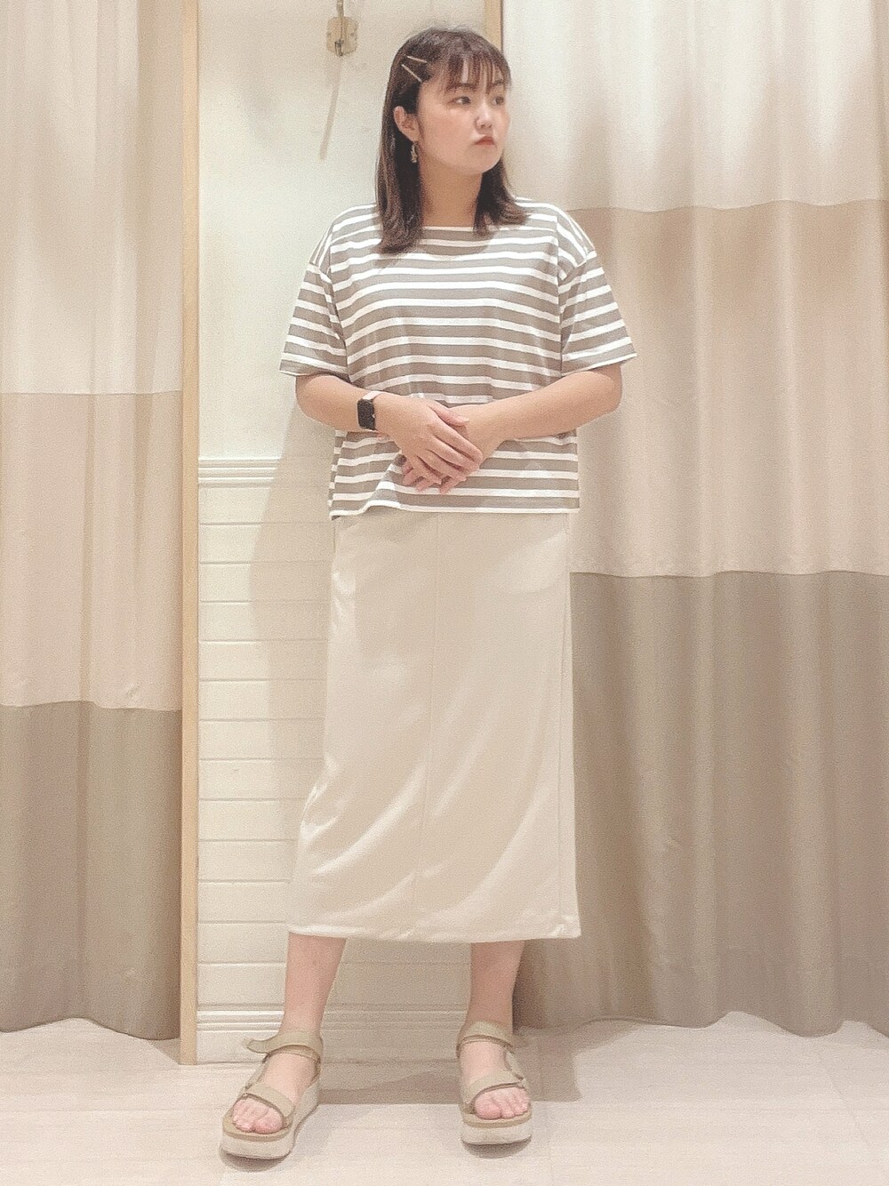「シンプルコーデ、オトナカジュアル、オトナ女子、夏、カジュアルコーデ、カジュアル、ママコーデ、オフィスカジュアル、ボーダー、ペンシルスカート、SM2、Samansa Mos2 blue、SM2 keittio イオンタウン富士南店、おしゃれさんと繋がりたい、お洒落さんとつながりたい」｜「Samansa Mos2 blueのボーダースクエアネックプルオーバー（Tシャツ/カットソー、ベージュ系）」を使った、🌷○° おまゆさん（レディース・163cm）の夏コーディネートの1枚目の写真