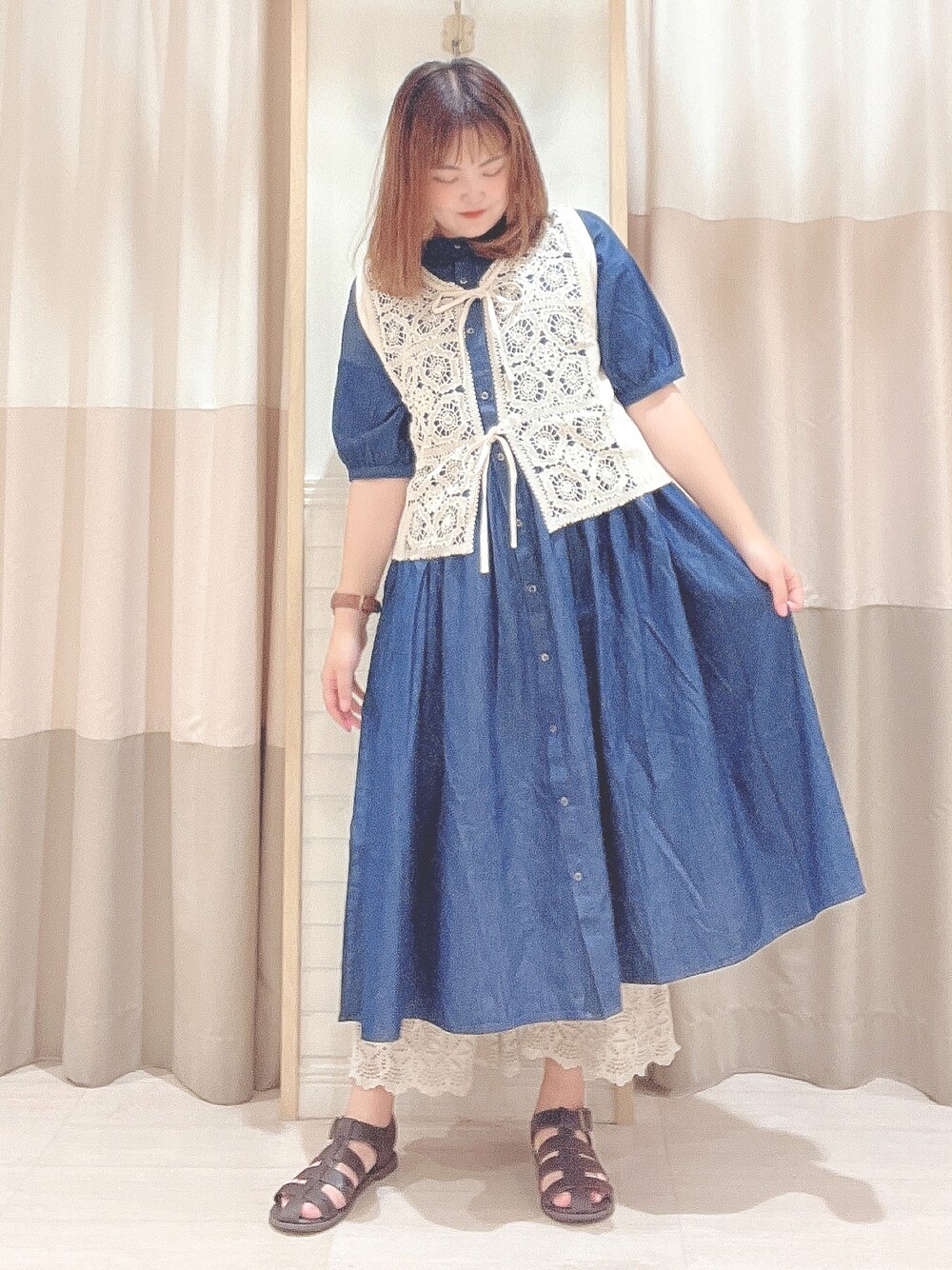 「夏コーデ、楽チンコーデ、大人コーデ、カジュアル、大人かわいい、デニム、ワンピース、ガーリー、レース、SM2、サマンサ モスモス(Samansa Mos2)、Samansa Mos2、SM2 keittio イオンタウン富士南店、おしゃれさんと繋がりたい、お洒落さんとつながりたい」｜「Samansa Mos2のスタンドカラーワンピース（ワンピース、ブルー系）」を使った、🌷○° おまゆさん（レディース・163cm）の夏コーディネートの1枚目の写真