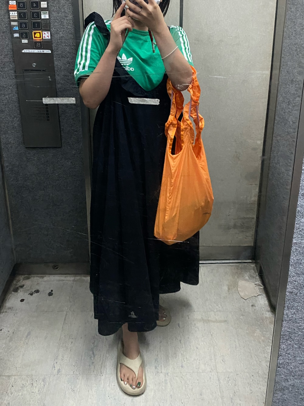 「休日スタイル、夏、ootd、スポーツミックス、古着MIX、古着、キャミワンピ、ボブ、今日のコーデ、カジュアルコーデ」｜「3coinsのアイテム（ビーチサンダル、ホワイト系）」を使った、tさん（レディース・160cm）の夏コーディネートの1枚目の写真