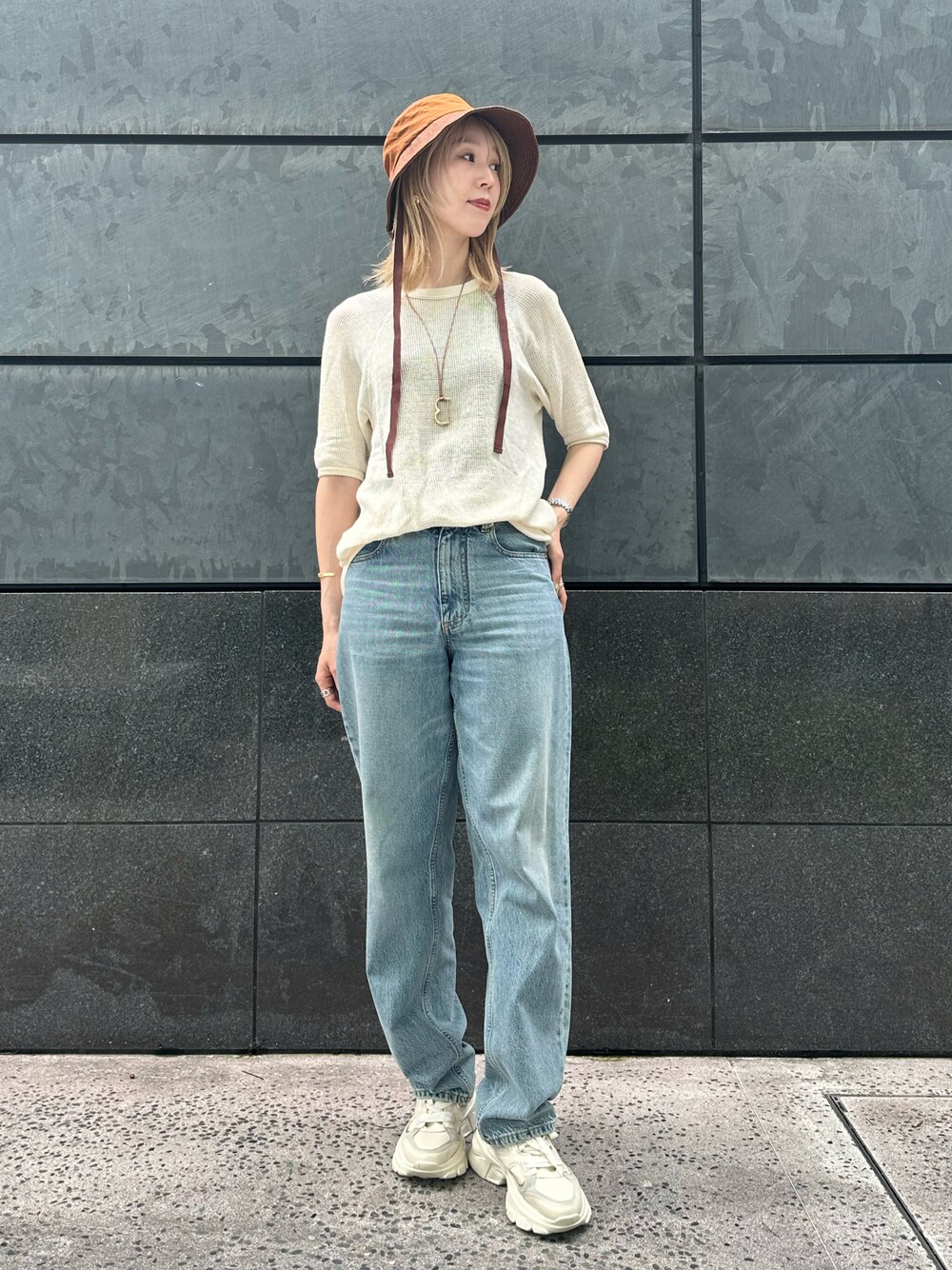 BOTTEGA VENETAのデニムパンツを使った人気ファッション