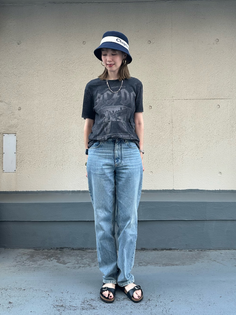 BOTTEGA VENETAのデニムパンツを使った人気ファッション