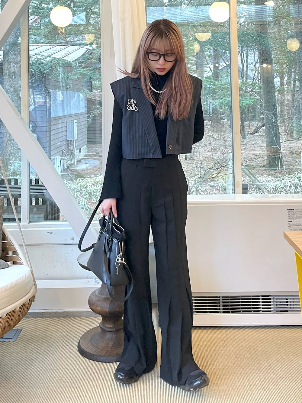 ZARAのベストを使った「ショート丈トップス」の人気ファッション