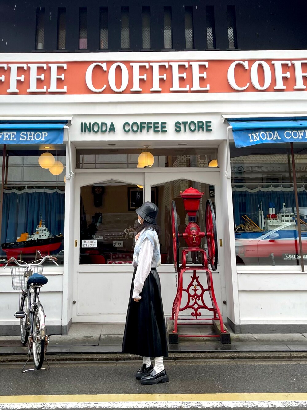 「秋のコーデ、スカート、レザー、レザースカート、レザーコーデ、ブルー×ブラック、低身長」｜「GUのアイテム（ローファー、ブラック系）」を使った、chamuuさん（レディース・153cm）の秋コーディネートの1枚目の写真