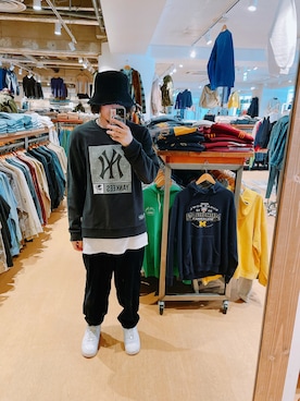 「Mitchell&Ness（ミッチェル&ネス）のアイテム（トップス）」を使った、三野宮 広展さん（メンズ・176cm）の春コーディネート