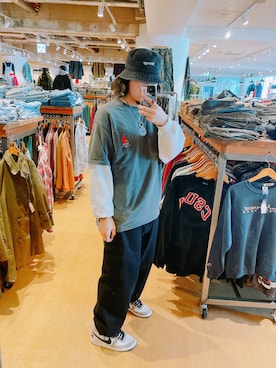 「off white（オフホワイト）のアイテム（アクセサリー）」を使った、三野宮 広展さん（メンズ・176cm）の春コーディネート