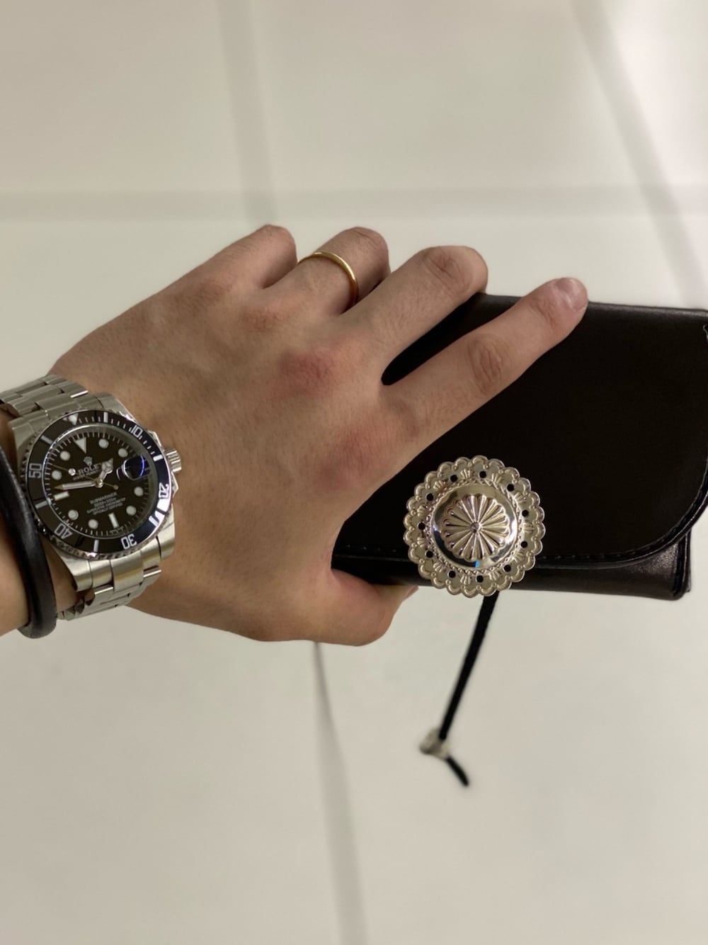 「goro's、ゴローズ、ROLEX、ロレックス、ロレックス　サブマリーナ、サブマリーナ、サブマリーナデイト、レザー」｜「ROLEXのアイテム（アナログ腕時計、シルバー系）」を使った、sasakicksさん（メンズ・172cm）の夏コーディネートの1枚目の写真