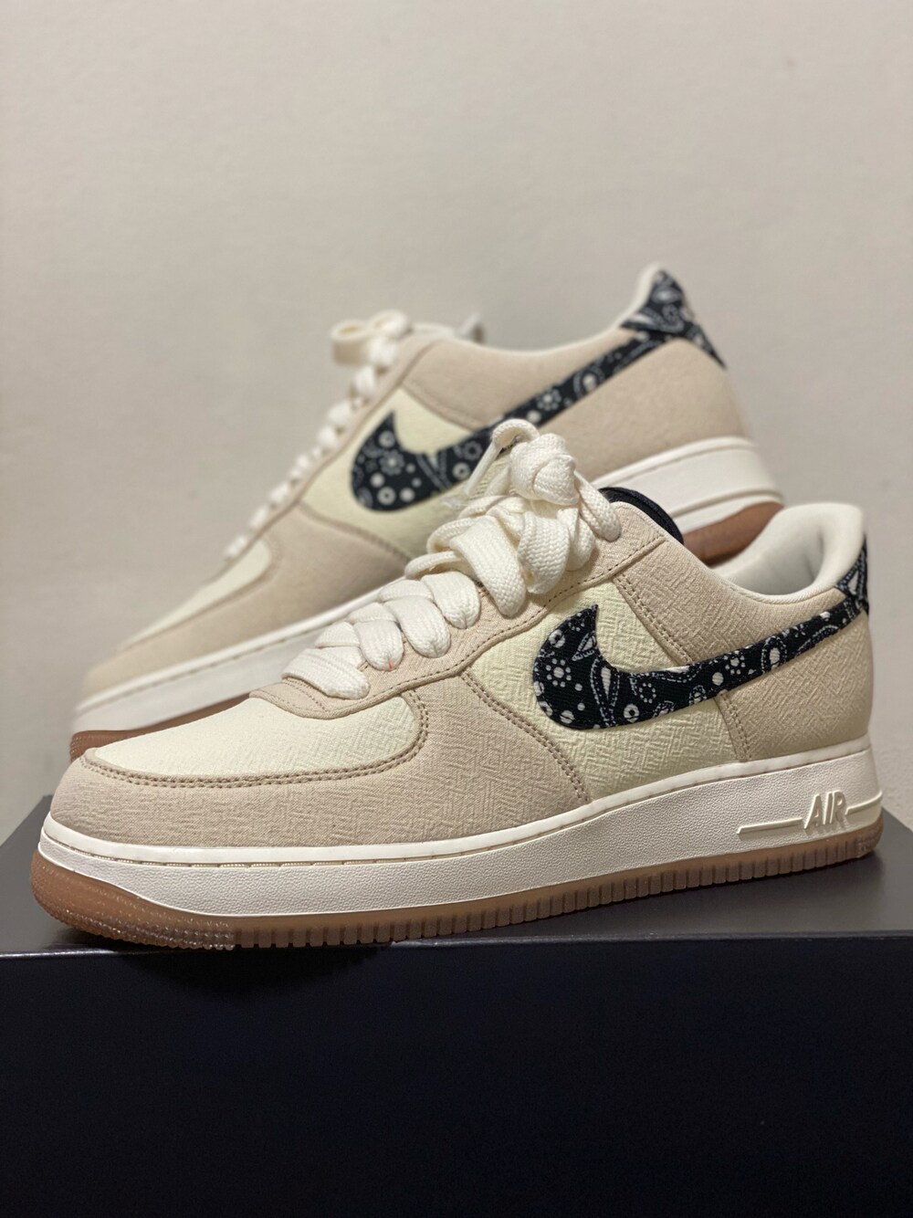 「NIKE、ナイキ、ナイキスニーカー、AIR FORCE 1、AF1、エアフォースワン、ペイズリー柄、バンダナ柄、スニーカー」｜「NIKEのNIKE AIR FORCE 1 '07 LV8 / ナイキ エア フォース 1 '07 LV8【SP】（スニーカー、ベージュ系）」を使った、sasakicksさん（メンズ・172cm）の夏コーディネートの1枚目の写真