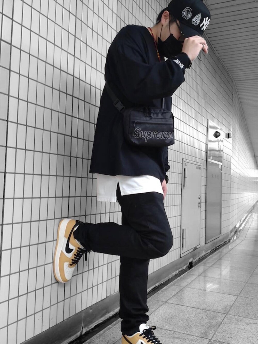 「WINDANDSEA、ウィンダンシー、supreme、シュプリーム、NEW ERA、ニューエラ、NIKE、エアフォースワン、nikebyyou、ストリート、スケータースタイル」｜「NEW ERAのアイテム（キャップ、ブラック系）」を使った、sasakicksさん（メンズ・172cm）の春コーディネートの1枚目の写真
