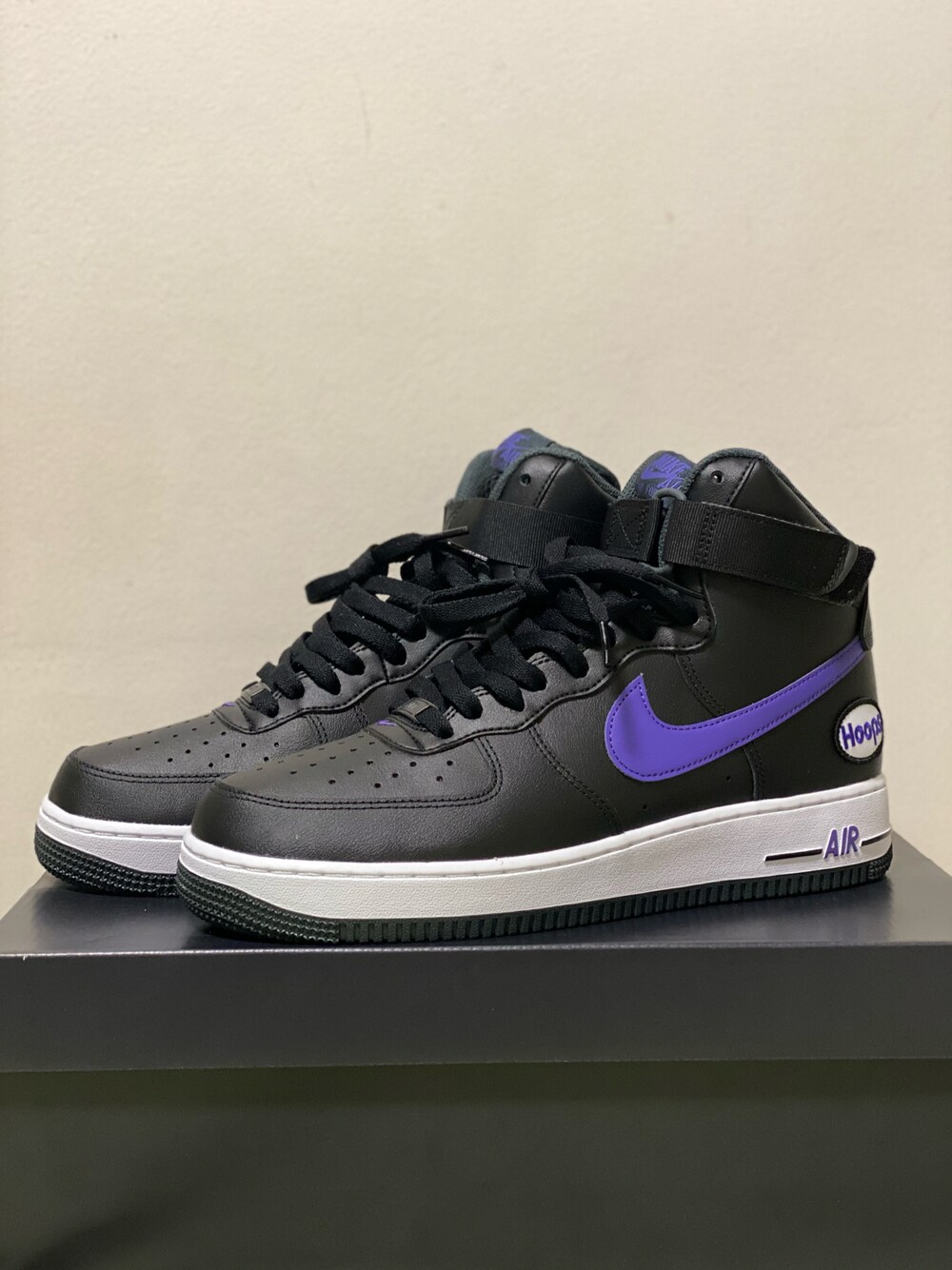 「NIKE、ナイキ、ナイキスニーカー、AIR FORCE 1、エアフォースワン、ブラックスニーカー、パープル」｜「NIKEのNIKE AIR FORCE 1 HIGH 07 LV8 DH7453-001（スニーカー、ブラック系）」を使った、sasakicksさん（メンズ・172cm）の冬コーディネートの1枚目の写真