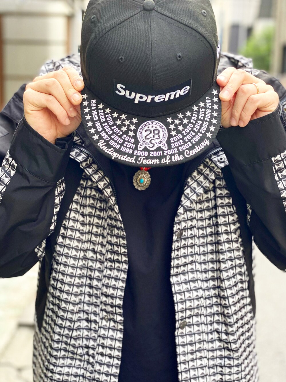 「supreme、Supreme x The North Face、シュプリーム、シュプリーム×ノースフェイス、BOXLOGO、ボックスロゴ、goro's、ゴローズ、NEW ERA、ニューエラ、ストリート」｜「Supreme のアイテム（キャップ、ブラック系）」を使った、sasakicksさん（メンズ・172cm）の秋コーディネートの1枚目の写真
