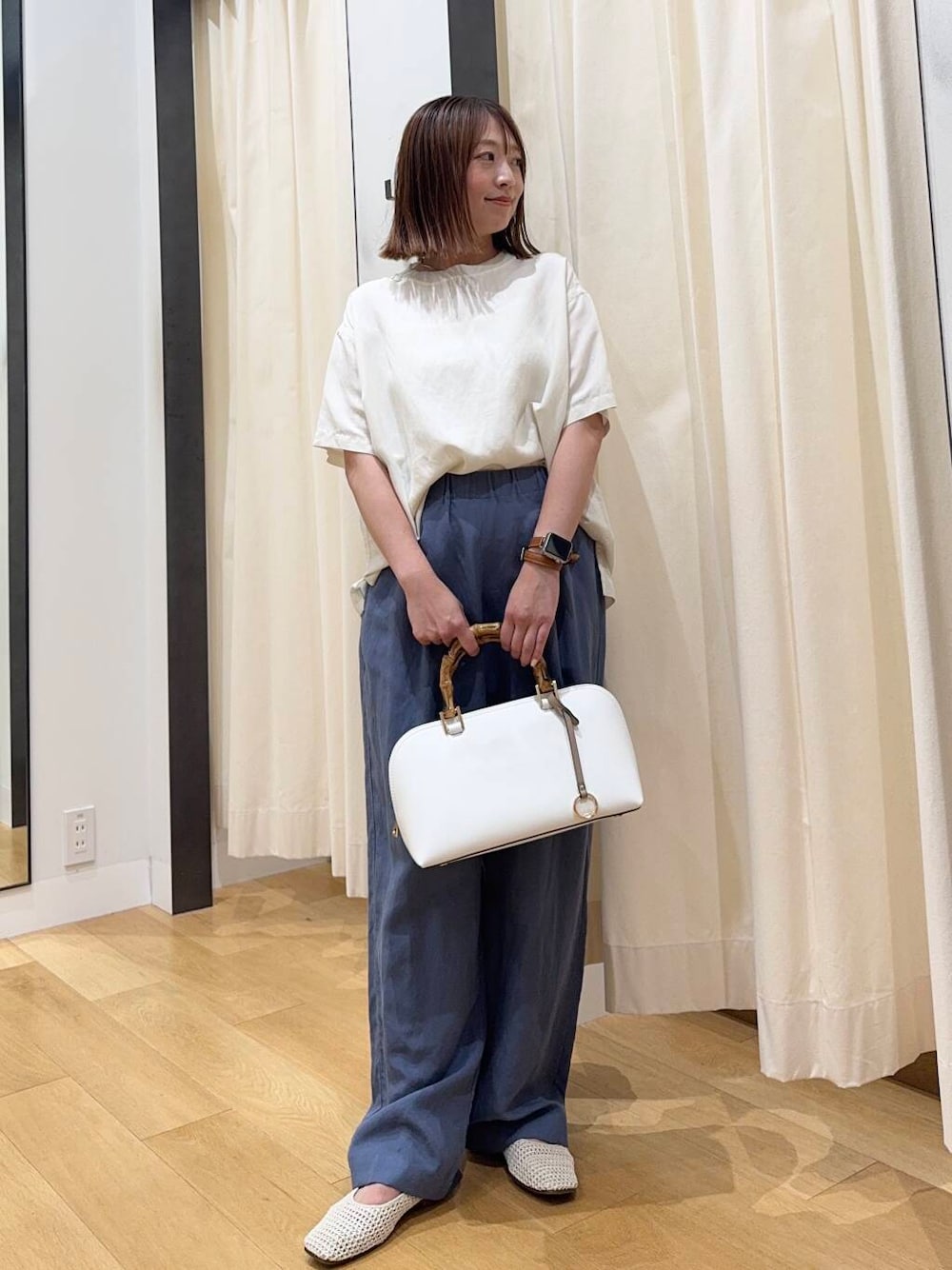「シンプルコーデ、低身長、newarrival、休日スタイル、低身長コーデ、urstore、154cm、骨格ストレート、イエベ春、30代前半、ストレート×イエベ春、シャツが主役の夏コーデ、私が選ぶセールアイテム25ss」｜「FORK&SPOONのFORK&SPOON　プルオーバーブラウス（Tシャツ/カットソー、ホワイト系）」を使った、maikoさん（レディース・154cm）の夏コーディネートの1枚目の写真