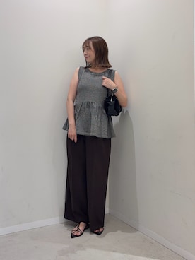 「SENSE OF PLACE by URBAN RESEARCH（センスオブプレイスバイアーバンリサーチ）のメランジフリルペプラムニットトップ（Knitwear、ブラウン系）」を使った、maikoさん（レディース・154cm）の夏コーディネート