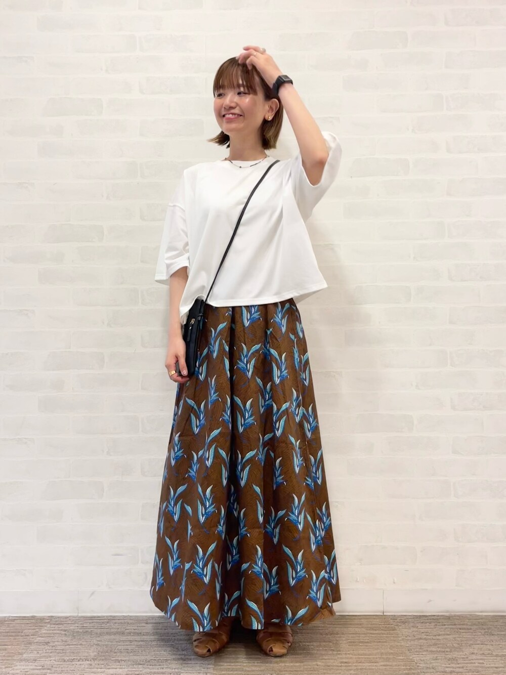 「Tシャツ、みんなの白Tフェス、夏コーデ、ショート丈トップス、ショルダーバッグ、カジュアルコーデ、ルノンキュール、lugnoncure」｜「Lugnoncureの無地ワイドTシャツ（Tシャツ/カットソー、ホワイト系）」を使った、AKIRAさん（レディース・158cm）の夏コーディネートの1枚目の写真