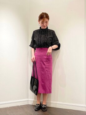 「パープル×黒」｜「アイテム（シャツ/ブラウス）」を使った、AKIRAさん（レディース・158cm）の春コーディネート