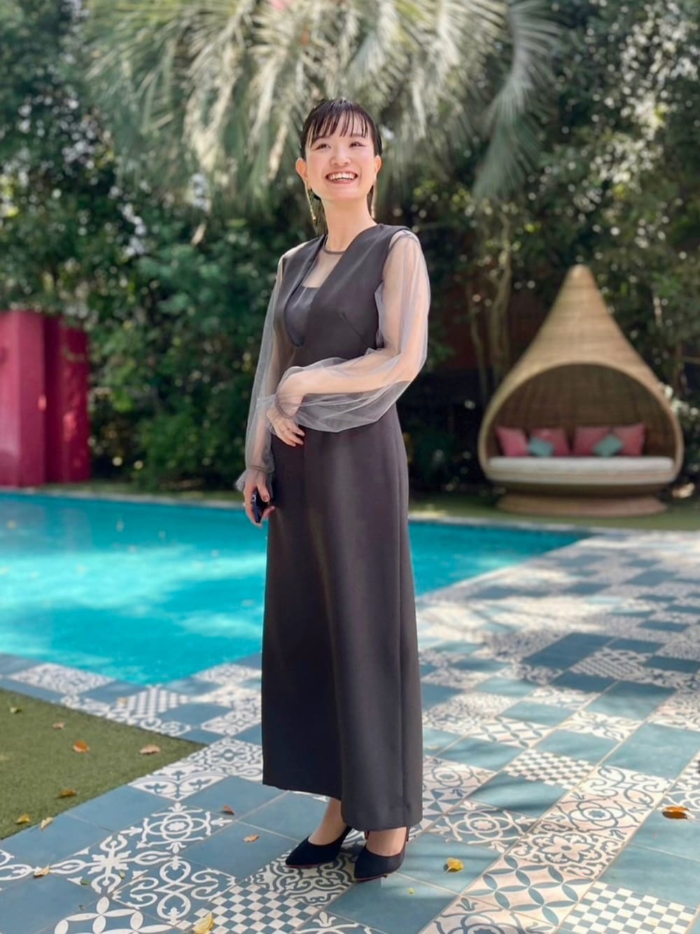 「お出かけコーデ、お呼ばれスタイル、結婚式、二次会コーデ、セレモニー、ワンピース、シアートップス、テチチ(Te chichi)、アキラノシフク」｜「Te chichiのUネックペンシルジャンスカ（ワンピース、グレー系）」を使った、AKIRAさん（レディース・158cm）の春コーディネートの1枚目の写真