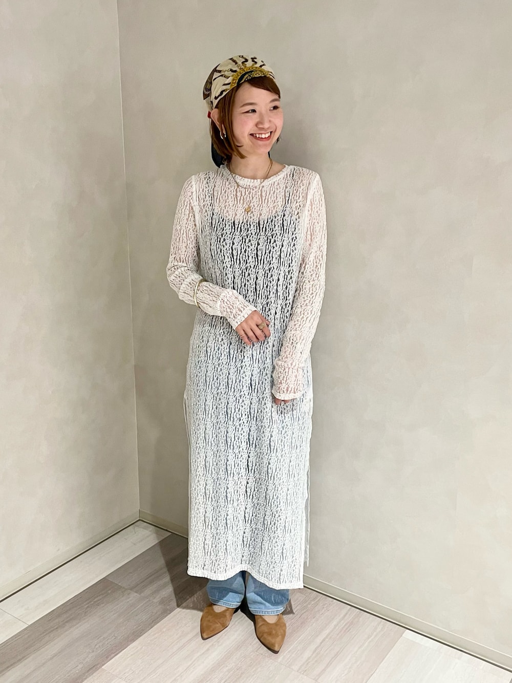 「春コーデ、レース、ワンピース、デニム、スカーフ、オトナ女子、きれいめカジュアル、テチチ(Te chichi)」｜「Te chichiのメタルチェーンネックレス（ネックレス、ゴールド系）」を使った、AKIRAさん（レディース・158cm）の春コーディネートの1枚目の写真
